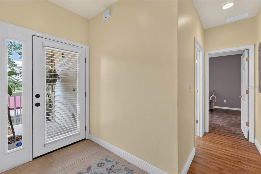 For Sale: $249,900 (2 beds, 2 baths, 1300 Square Feet)