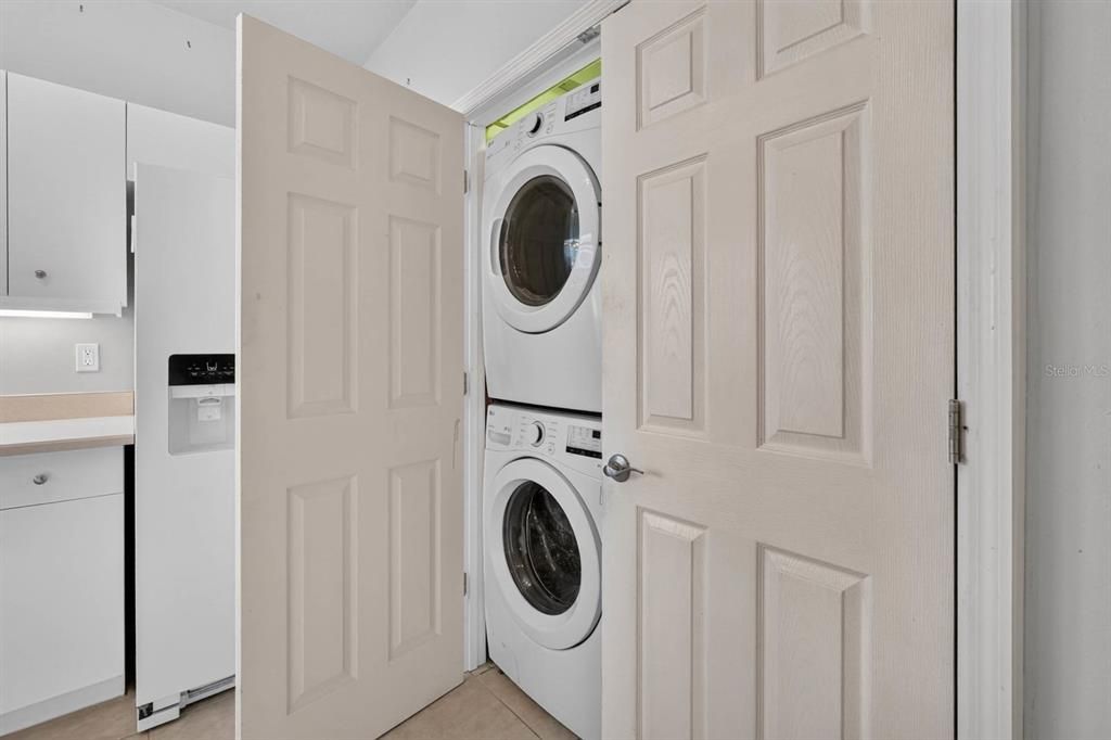 For Sale: $249,900 (2 beds, 2 baths, 1300 Square Feet)