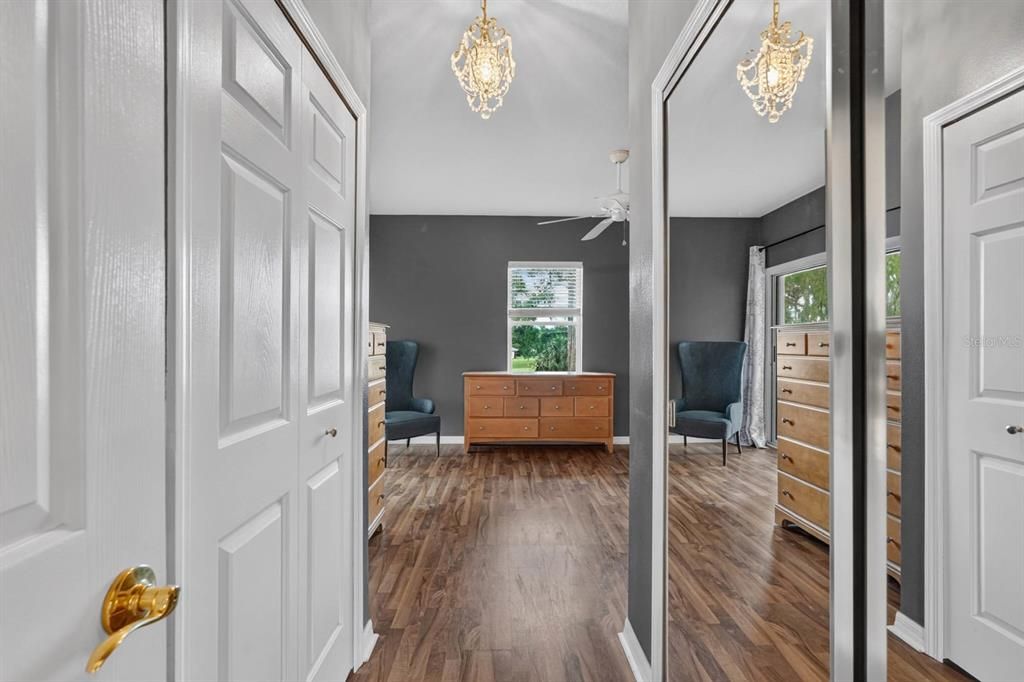 For Sale: $249,900 (2 beds, 2 baths, 1300 Square Feet)