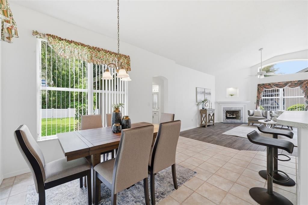 En Venta: $474,250 (5 camas, 3 baños, 2374 Pies cuadrados)