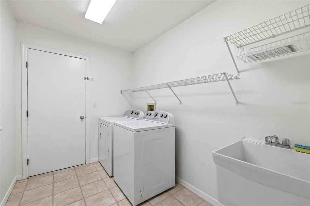 En Venta: $474,250 (5 camas, 3 baños, 2374 Pies cuadrados)