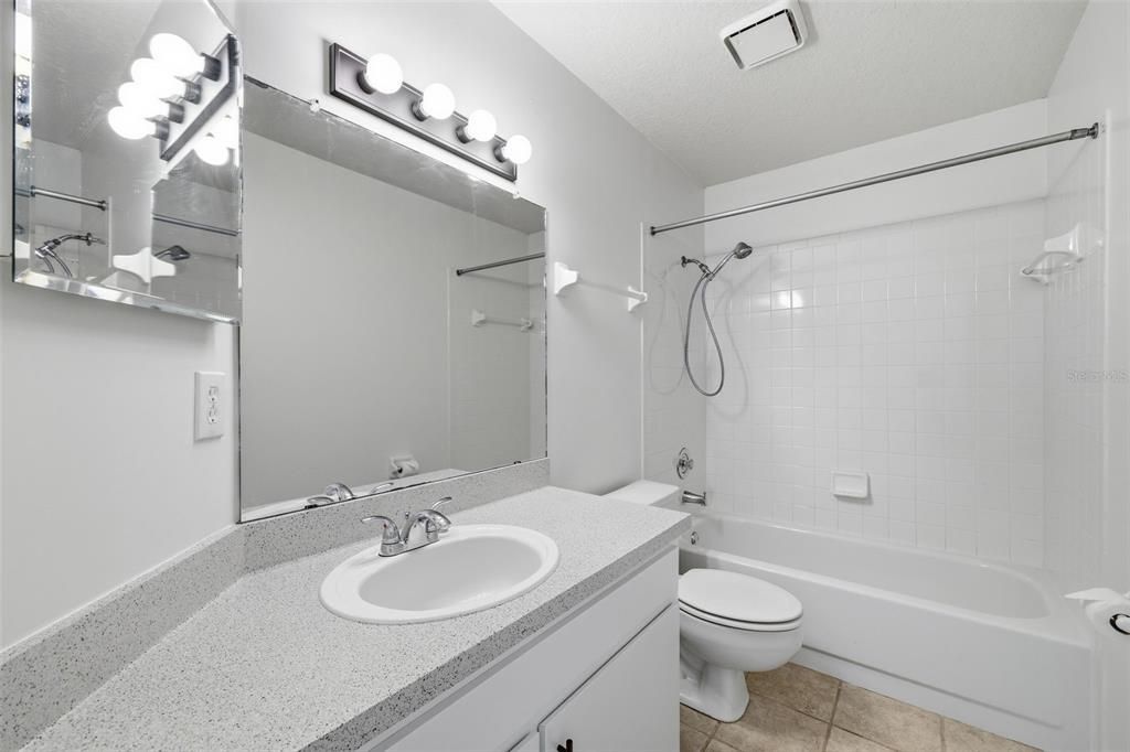 En Venta: $474,250 (5 camas, 3 baños, 2374 Pies cuadrados)