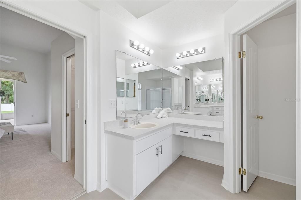 En Venta: $474,250 (5 camas, 3 baños, 2374 Pies cuadrados)