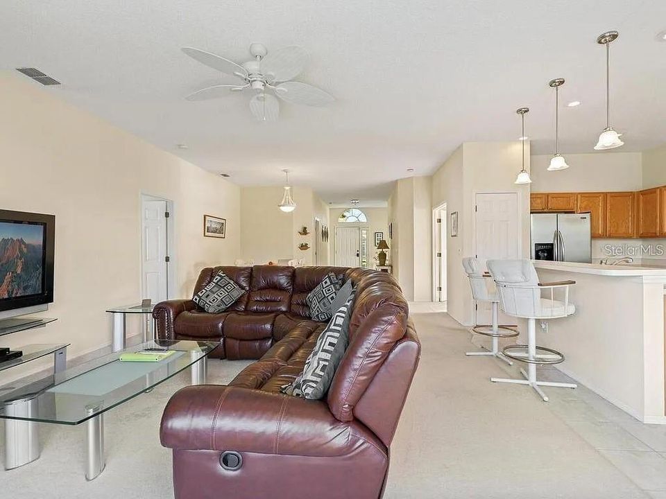 For Rent: $3,700 (4 beds, 2 baths, 1816 Square Feet)