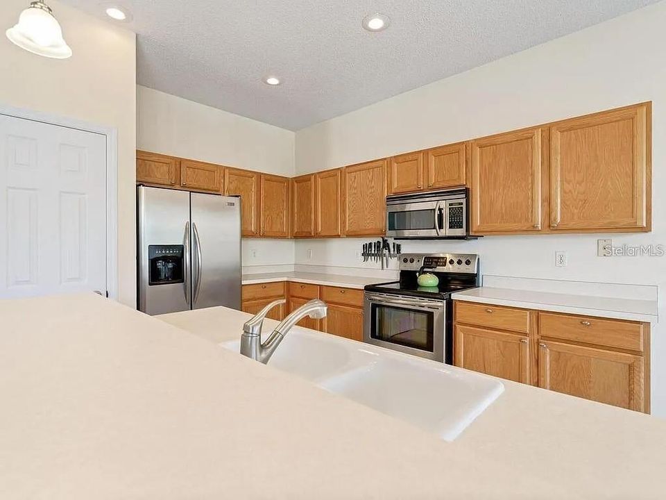 For Rent: $3,700 (4 beds, 2 baths, 1816 Square Feet)