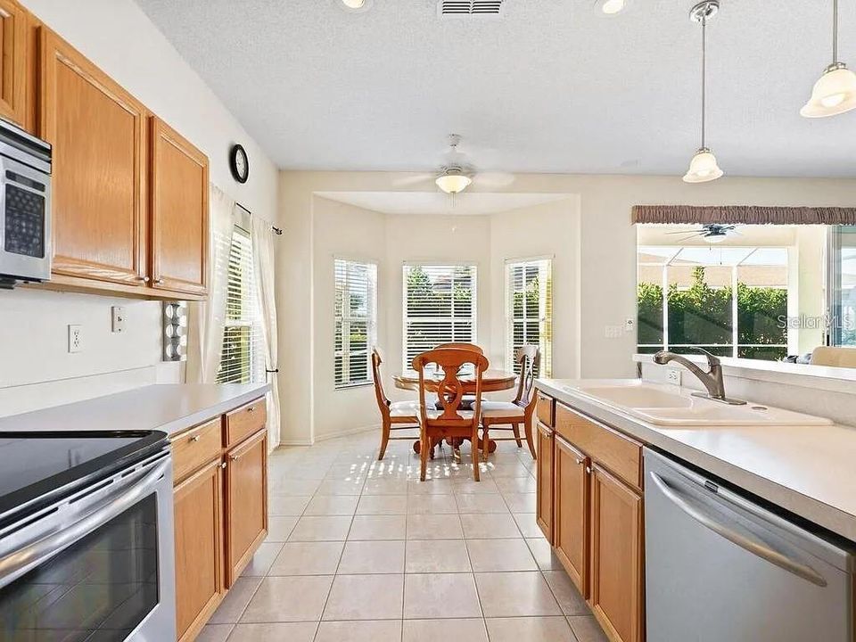 For Rent: $3,700 (4 beds, 2 baths, 1816 Square Feet)