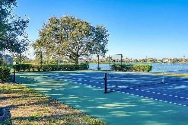 For Rent: $3,700 (4 beds, 2 baths, 1816 Square Feet)
