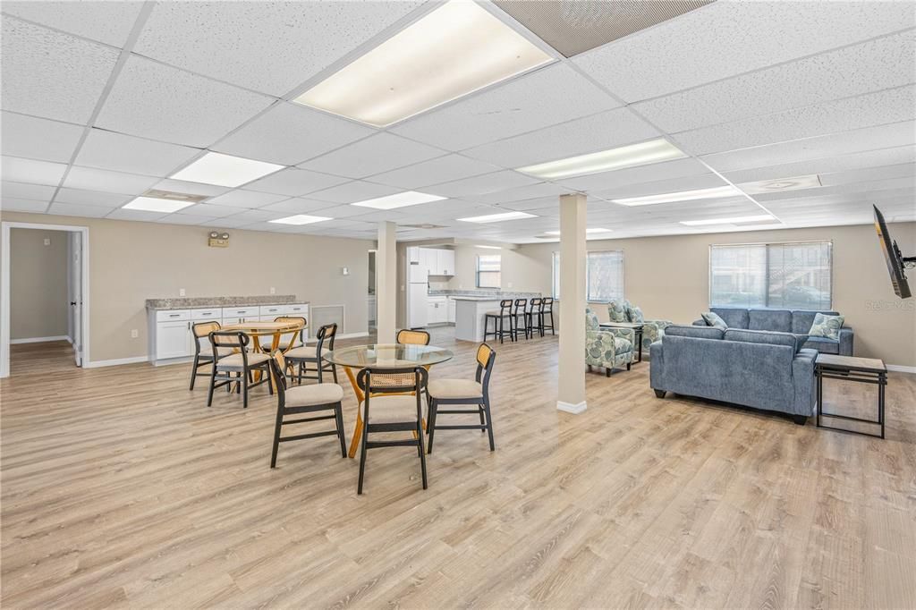 For Sale: $137,500 (2 beds, 1 baths, 864 Square Feet)