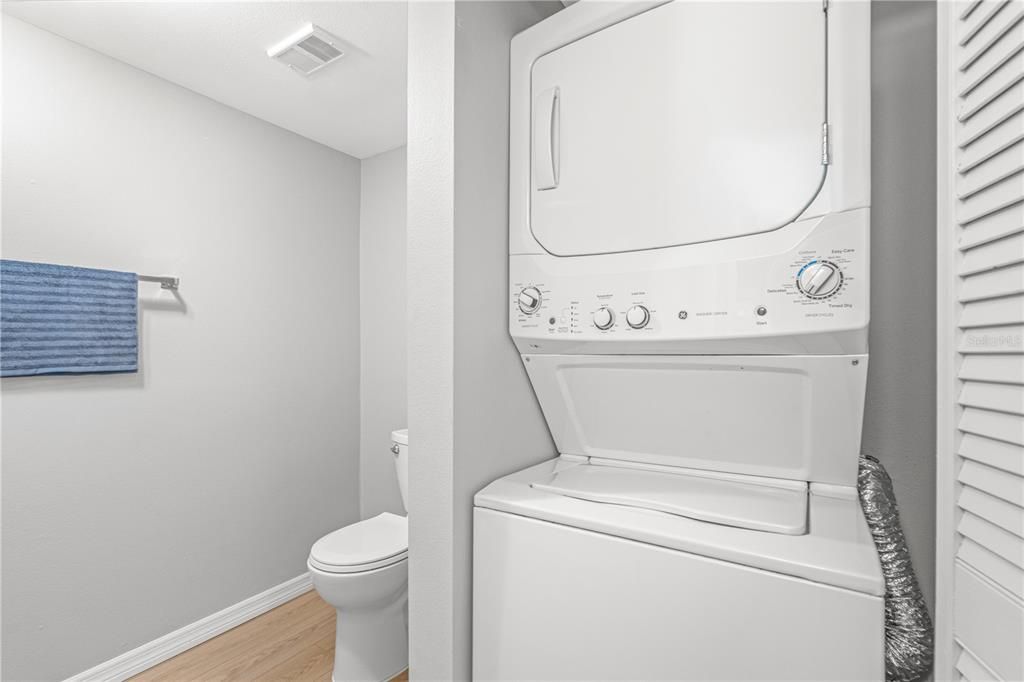 For Sale: $137,500 (2 beds, 1 baths, 864 Square Feet)