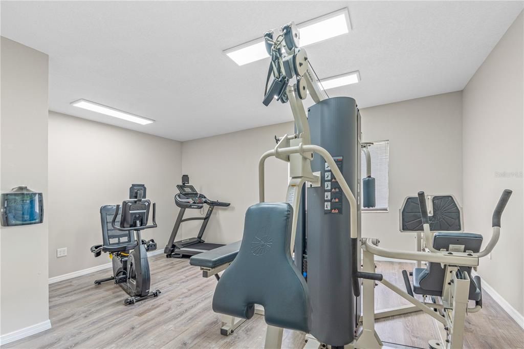 For Sale: $137,500 (2 beds, 1 baths, 864 Square Feet)