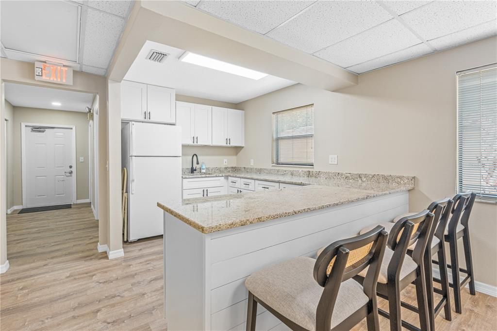For Sale: $137,500 (2 beds, 1 baths, 864 Square Feet)
