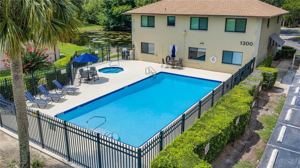 For Sale: $137,500 (2 beds, 1 baths, 864 Square Feet)