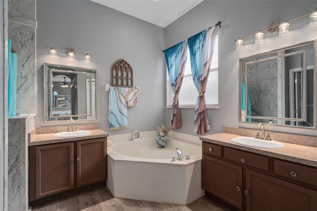 Active With Contract: $549,900 (4 beds, 3 baths, 2162 Square Feet)