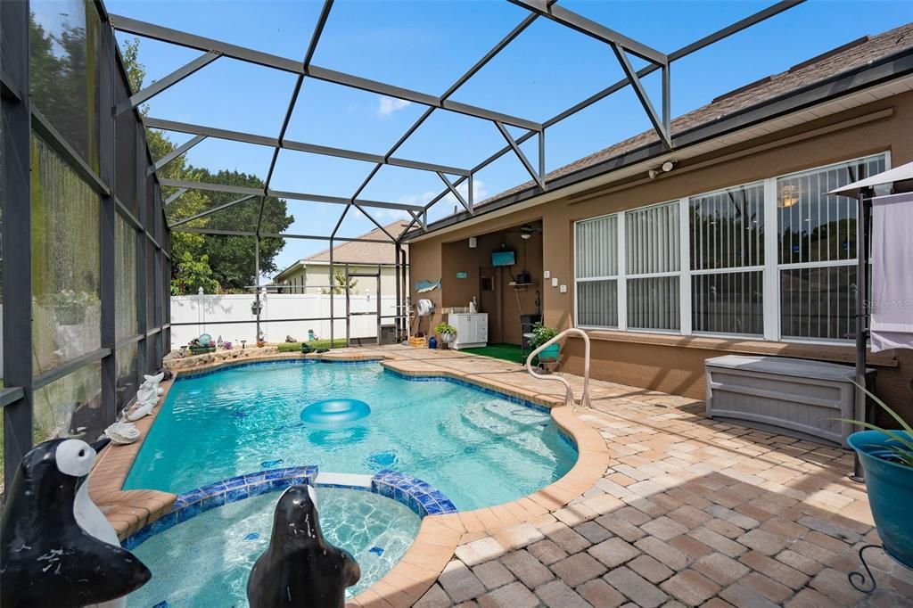 Active With Contract: $549,900 (4 beds, 3 baths, 2162 Square Feet)
