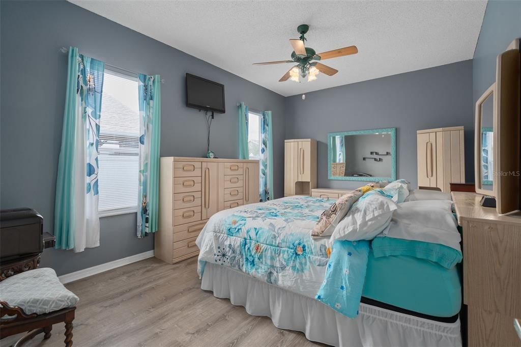 Active With Contract: $549,900 (4 beds, 3 baths, 2162 Square Feet)
