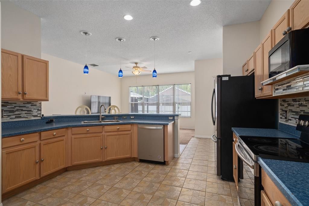 Active With Contract: $549,900 (4 beds, 3 baths, 2162 Square Feet)