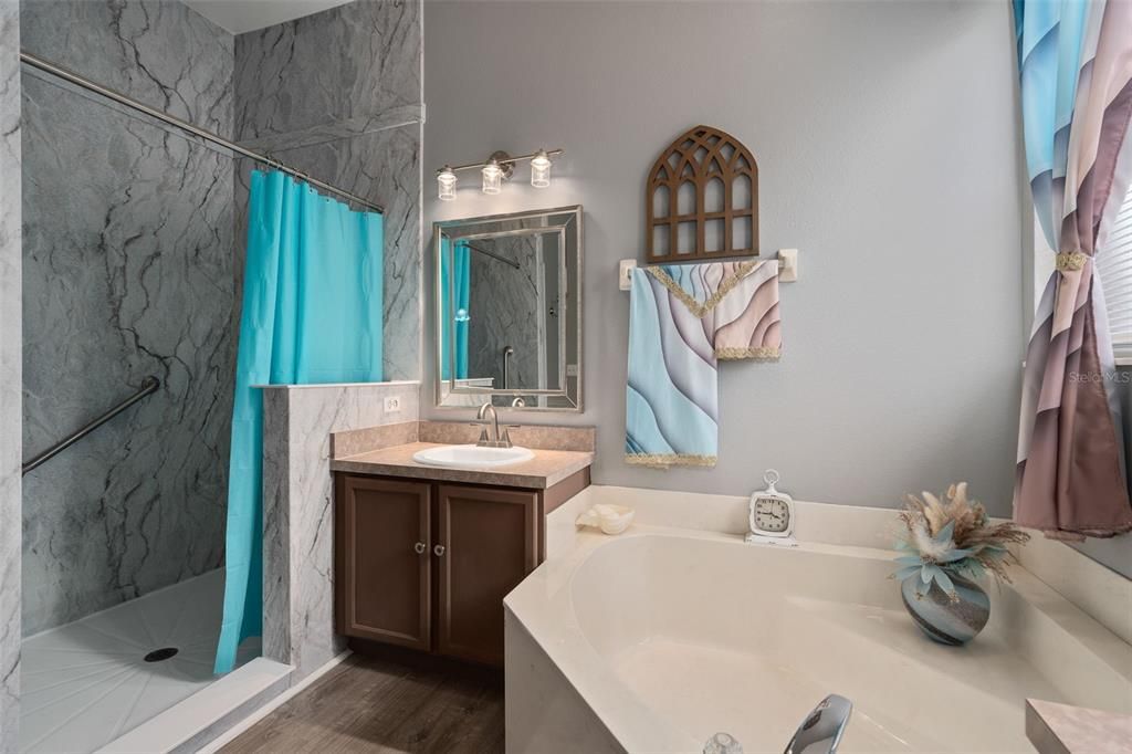 Active With Contract: $549,900 (4 beds, 3 baths, 2162 Square Feet)
