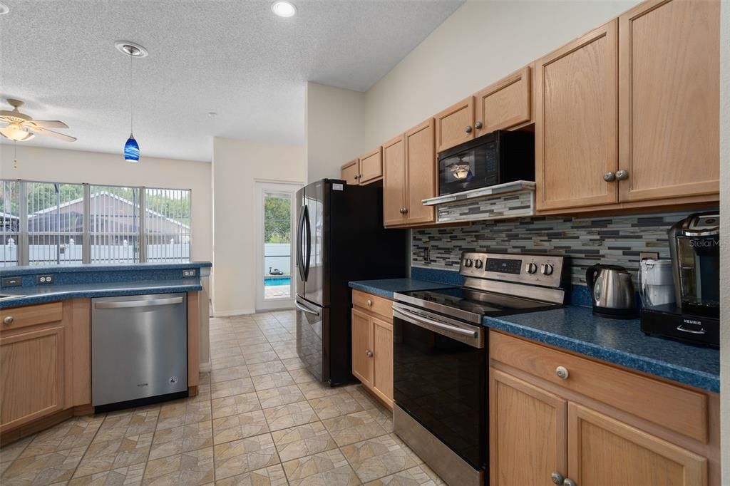Active With Contract: $549,900 (4 beds, 3 baths, 2162 Square Feet)