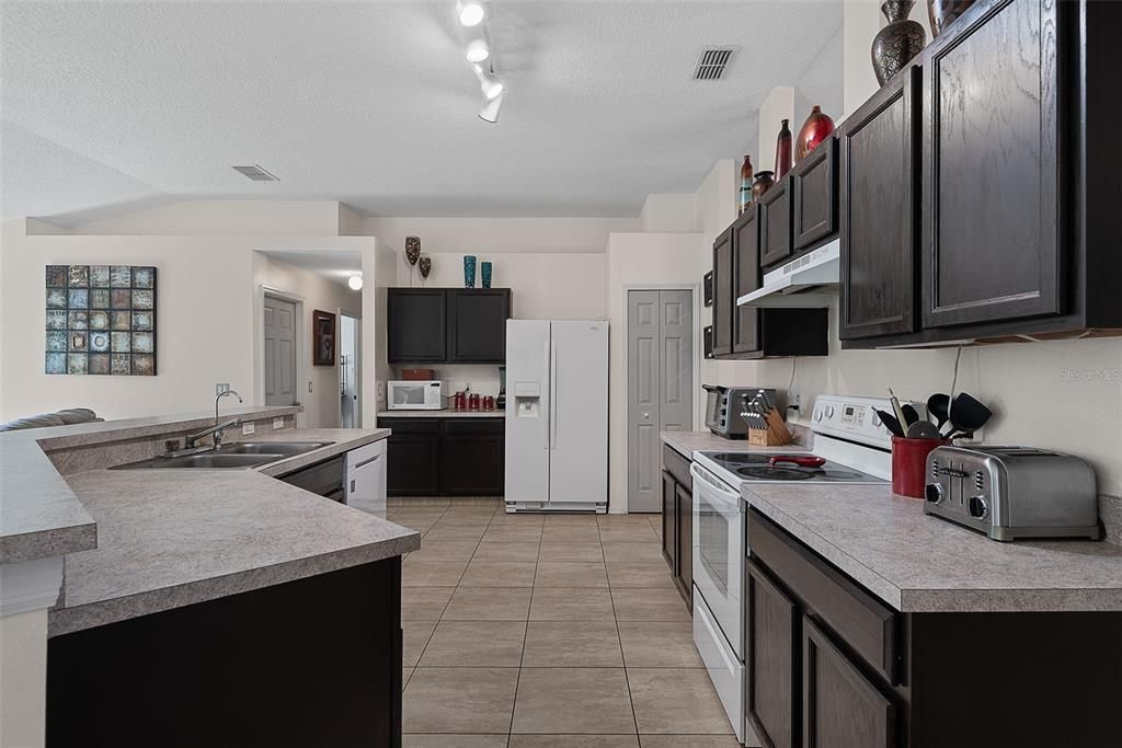 En Venta: $349,900 (4 camas, 2 baños, 2114 Pies cuadrados)