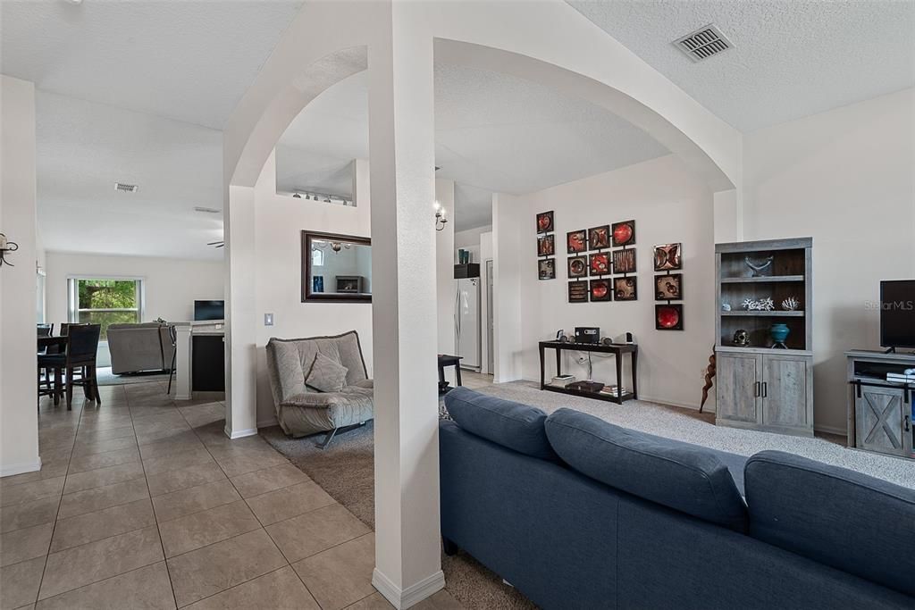 En Venta: $349,900 (4 camas, 2 baños, 2114 Pies cuadrados)