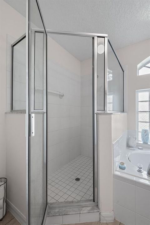 En Venta: $349,900 (4 camas, 2 baños, 2114 Pies cuadrados)