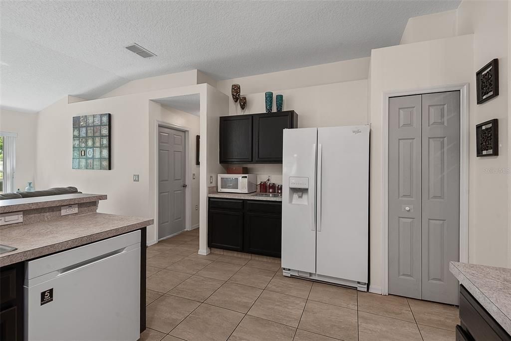 En Venta: $349,900 (4 camas, 2 baños, 2114 Pies cuadrados)