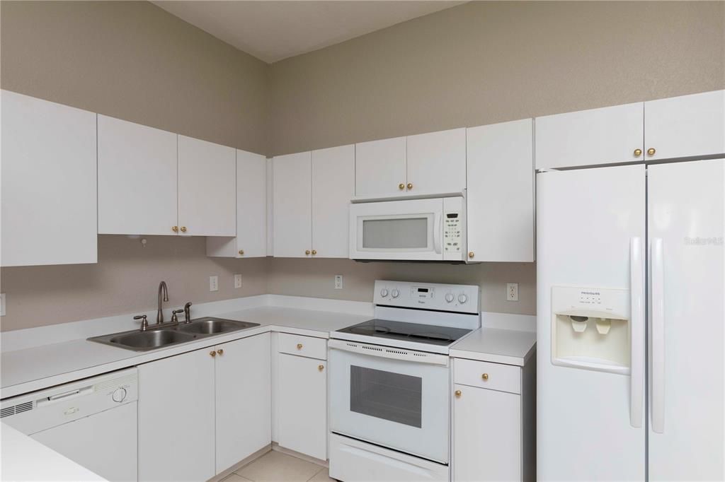 В аренду: $1,750 (2 спален, 2 ванн, 1400 Квадратных фут)