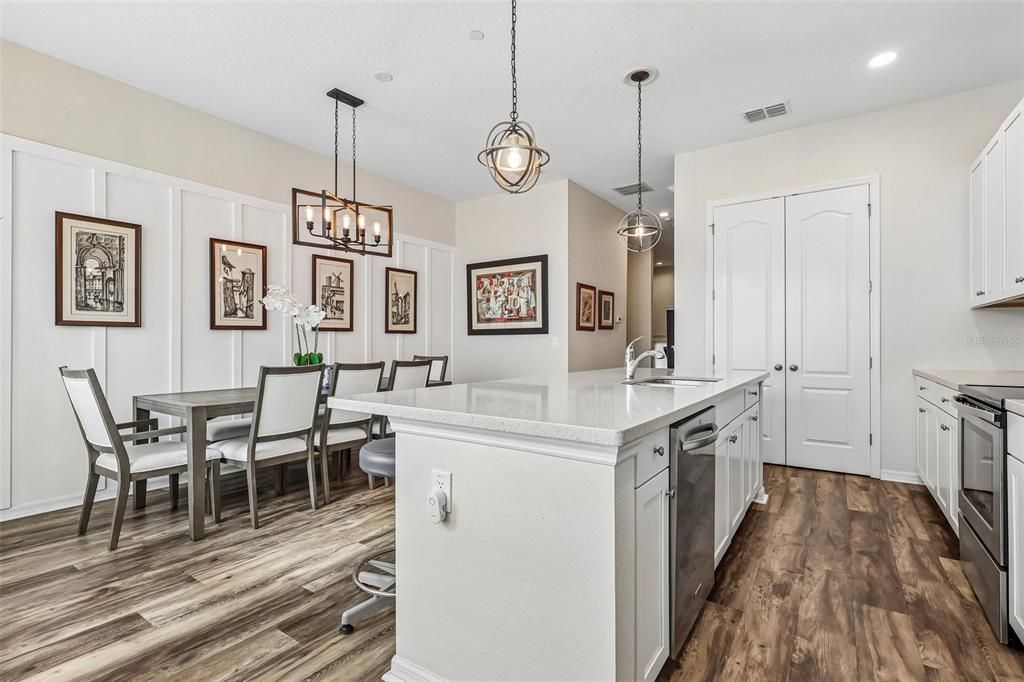 На продажу: $439,900 (3 спален, 3 ванн, 1820 Квадратных фут)