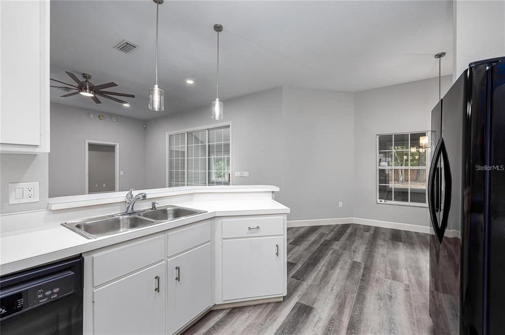 For Rent: $2,900 (3 beds, 2 baths, 2190 Square Feet)