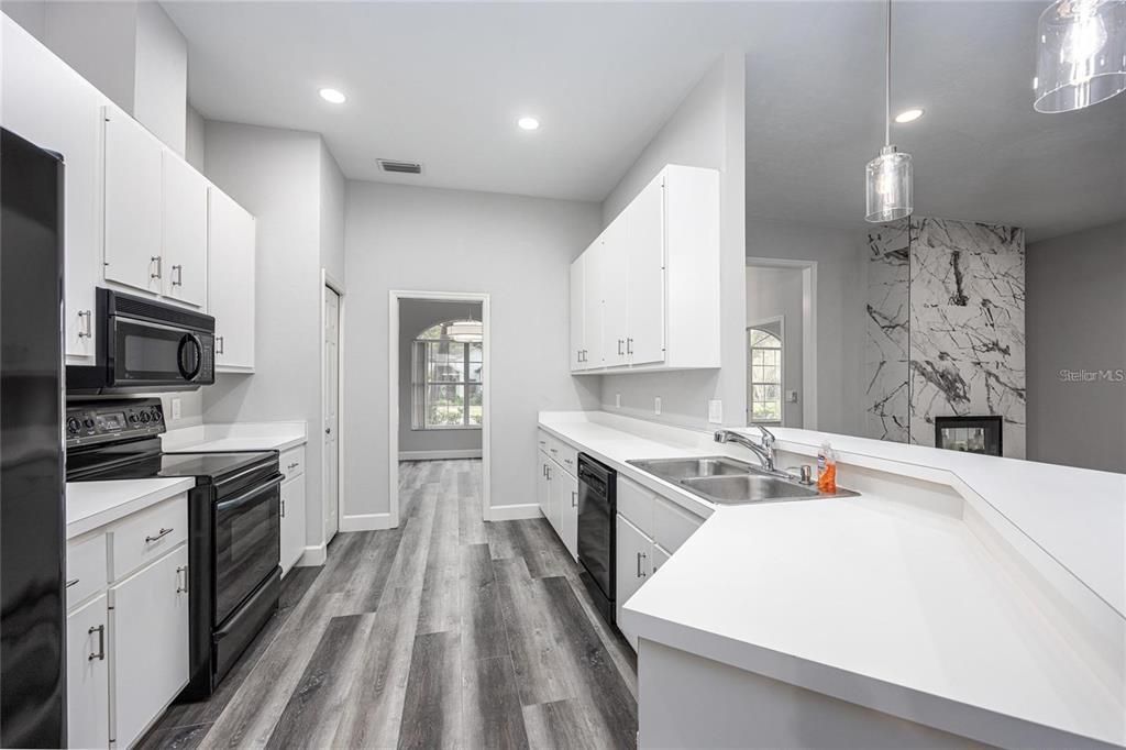 For Rent: $2,900 (3 beds, 2 baths, 2190 Square Feet)