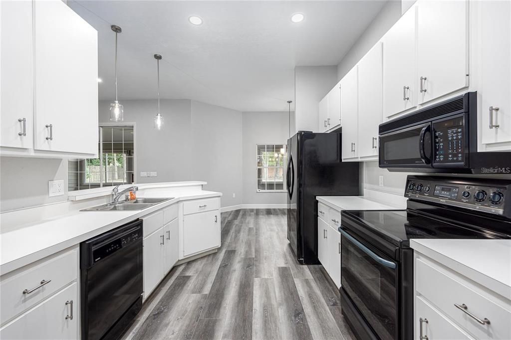 For Rent: $2,900 (3 beds, 2 baths, 2190 Square Feet)