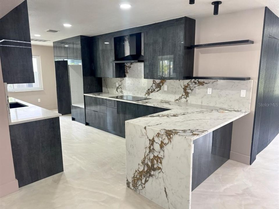 En Venta: $825,000 (3 camas, 3 baños, 1815 Pies cuadrados)