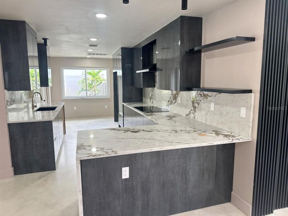 En Venta: $825,000 (3 camas, 3 baños, 1815 Pies cuadrados)