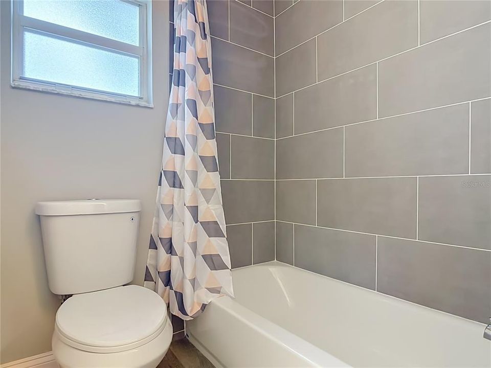 Activo con contrato: $279,900 (3 camas, 2 baños, 1107 Pies cuadrados)