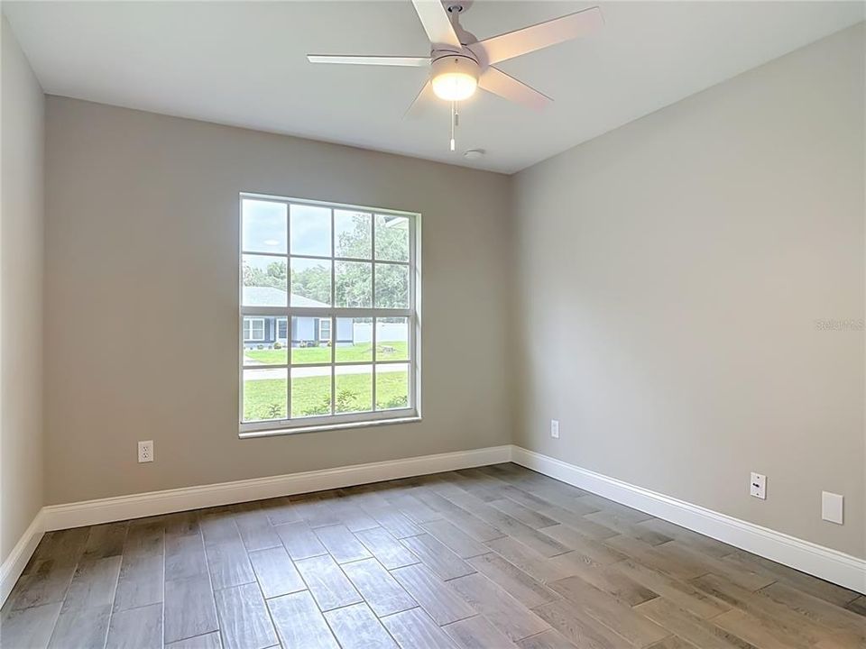 Activo con contrato: $279,900 (3 camas, 2 baños, 1107 Pies cuadrados)