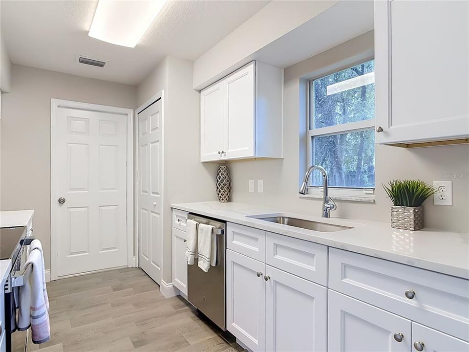 Activo con contrato: $279,900 (3 camas, 2 baños, 1107 Pies cuadrados)