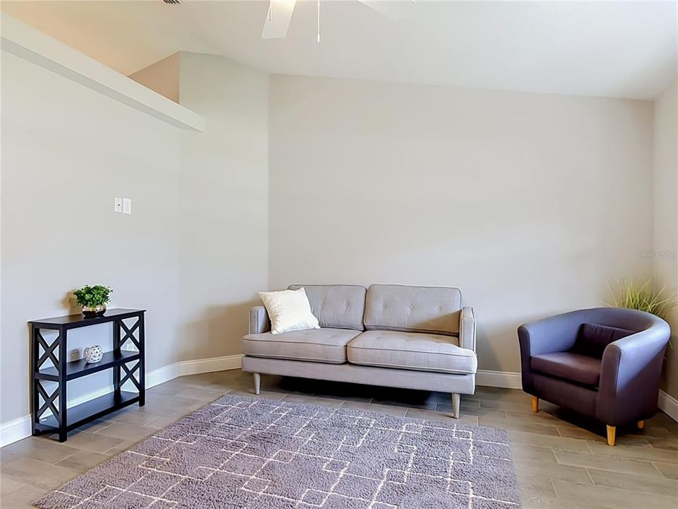 Activo con contrato: $279,900 (3 camas, 2 baños, 1107 Pies cuadrados)