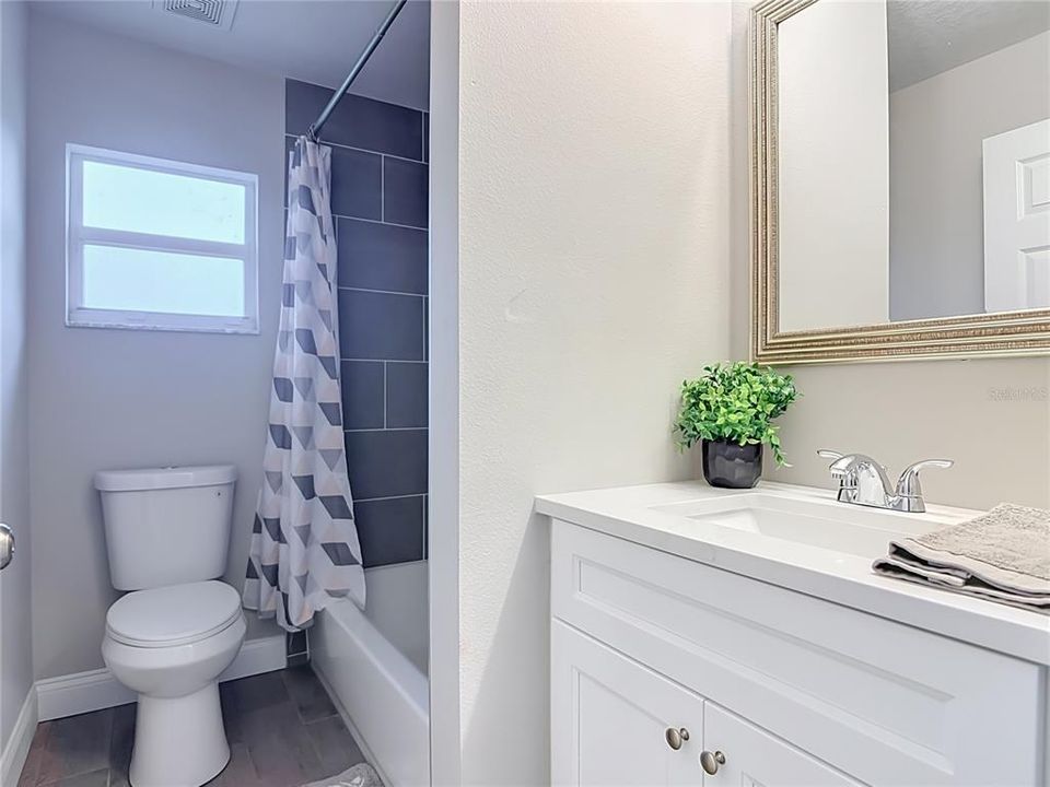 Activo con contrato: $279,900 (3 camas, 2 baños, 1107 Pies cuadrados)