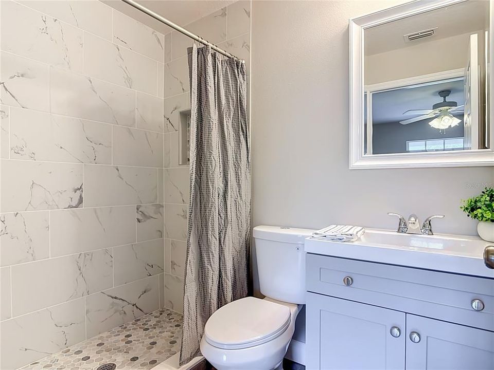 Activo con contrato: $279,900 (3 camas, 2 baños, 1107 Pies cuadrados)