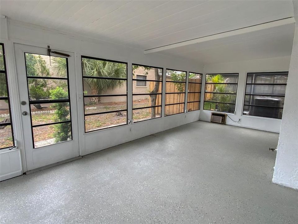 Active With Contract: $1,650 (2 beds, 2 baths, 1128 Square Feet)