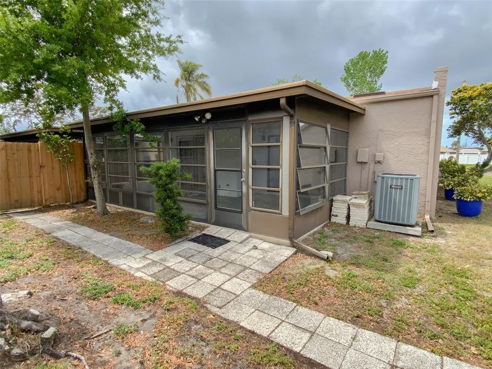 Active With Contract: $1,650 (2 beds, 2 baths, 1128 Square Feet)