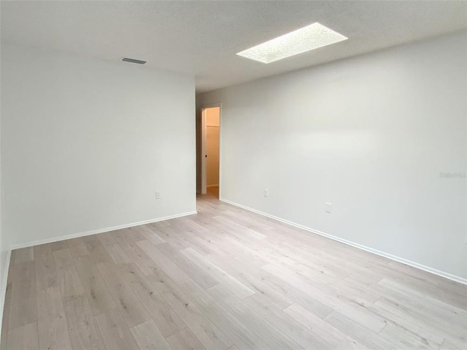 Active With Contract: $1,650 (2 beds, 2 baths, 1128 Square Feet)