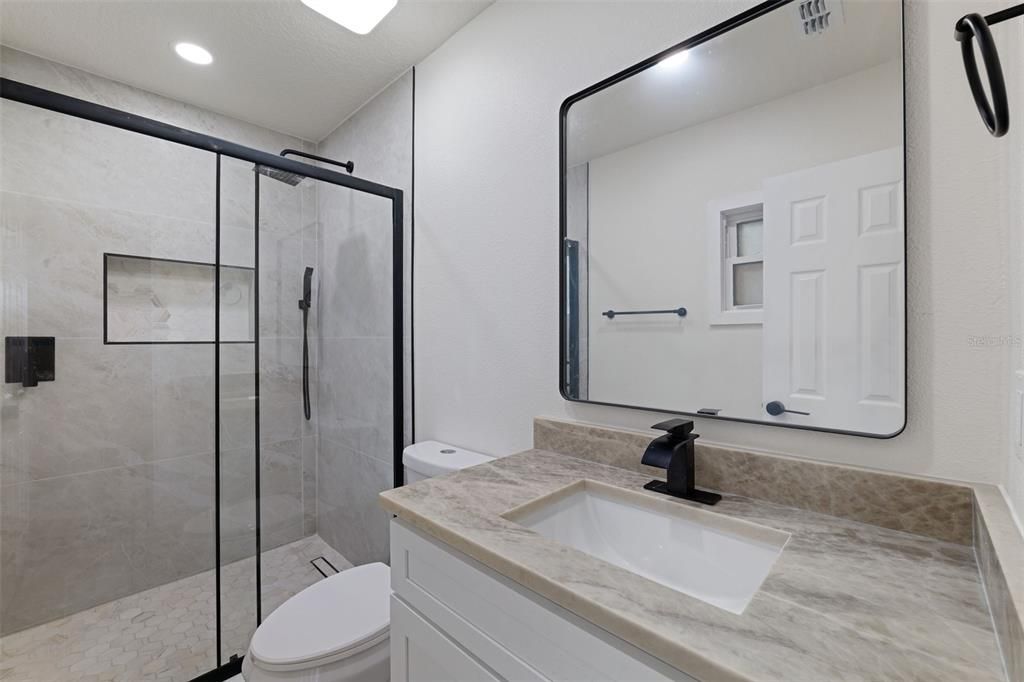 На продажу: $349,990 (4 спален, 2 ванн, 1161 Квадратных фут)