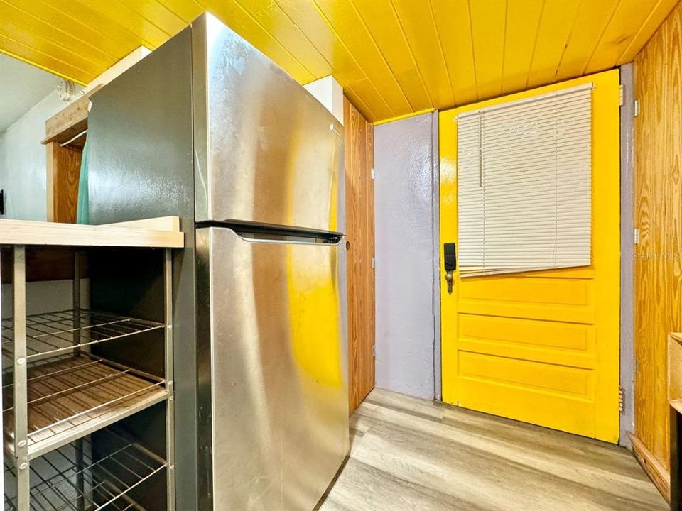 For Rent: $900 (0 beds, 1 baths, 360 Square Feet)