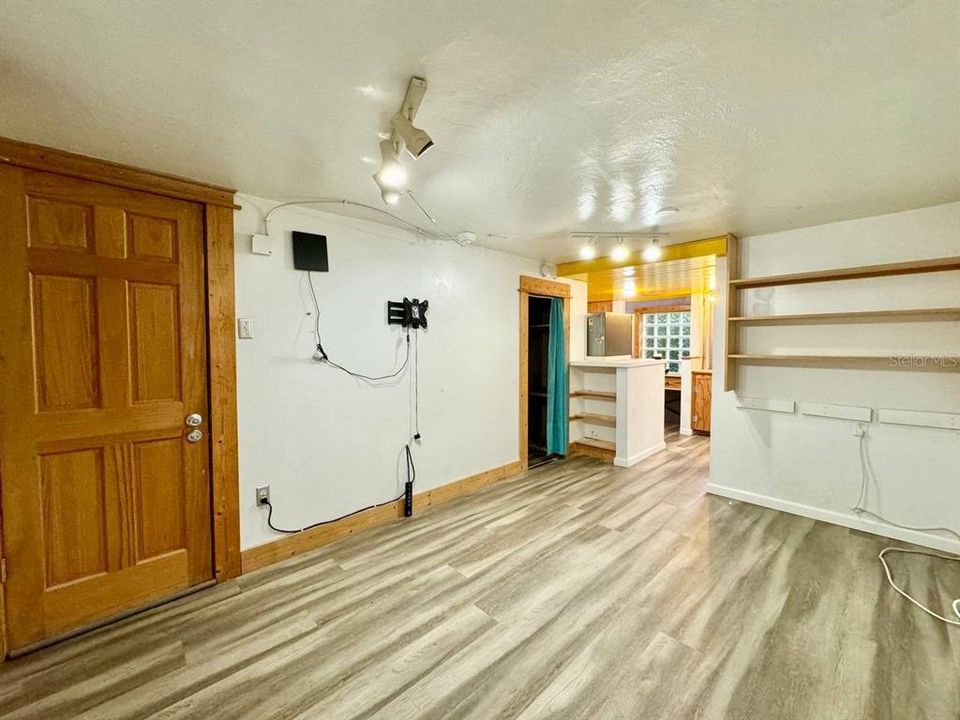 For Rent: $900 (0 beds, 1 baths, 360 Square Feet)