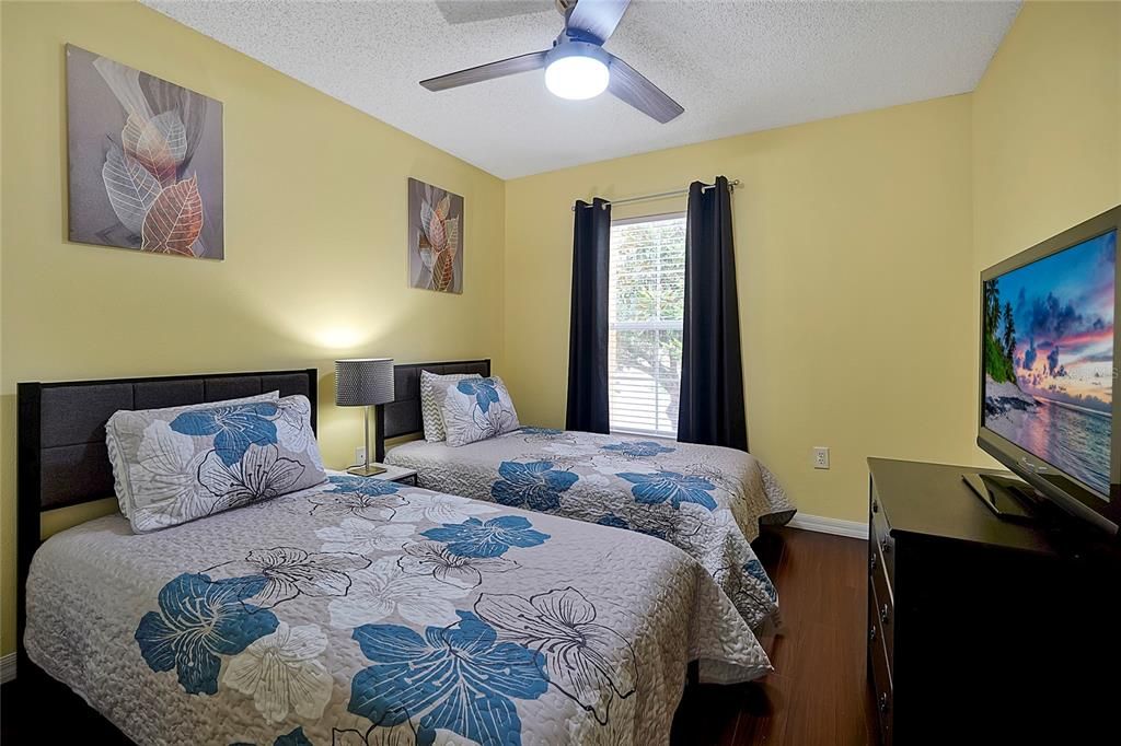 For Rent: $2,300 (3 beds, 2 baths, 1291 Square Feet)