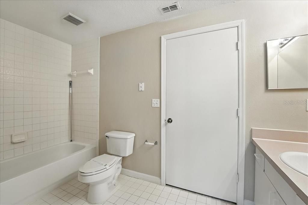 Active With Contract: $1,675 (3 beds, 2 baths, 1362 Square Feet)