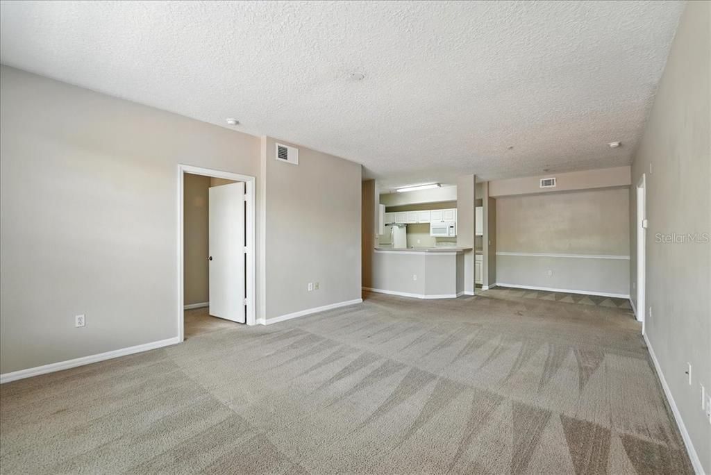 Active With Contract: $1,675 (3 beds, 2 baths, 1362 Square Feet)