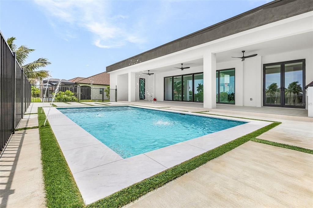 For Sale: $999,900 (4 beds, 3 baths, 2100 Square Feet)