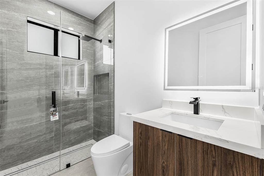 For Sale: $999,900 (4 beds, 3 baths, 2100 Square Feet)